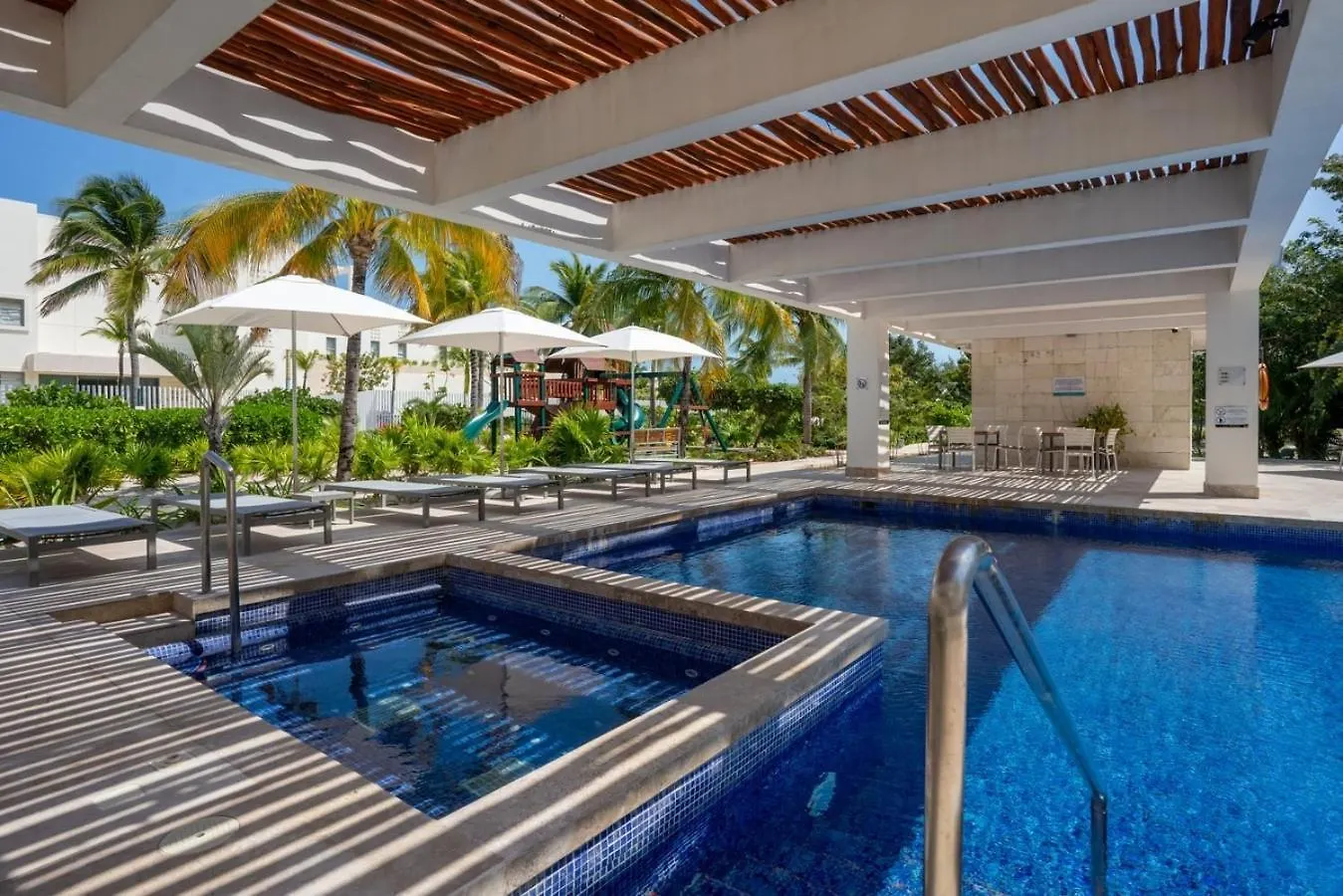 Apartment 2Br Beachfront Exclusive Condo W/ Top Features Cancún