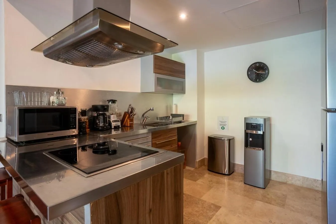 Apartment 2Br Beachfront Exclusive Condo W/ Top Features Cancun