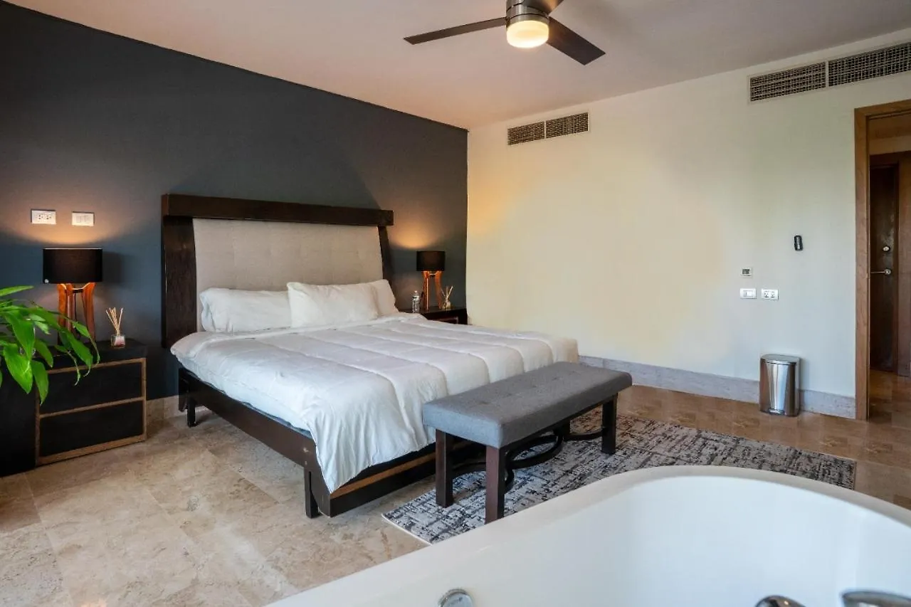2Br Beachfront Exclusive Condo W/ Top Features Κανκούν 0*,  Μεξικό