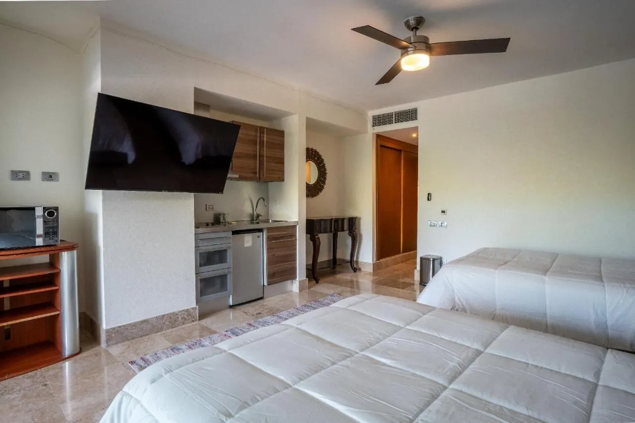2Br Beachfront Exclusive Condo W/ Top Features Κανκούν