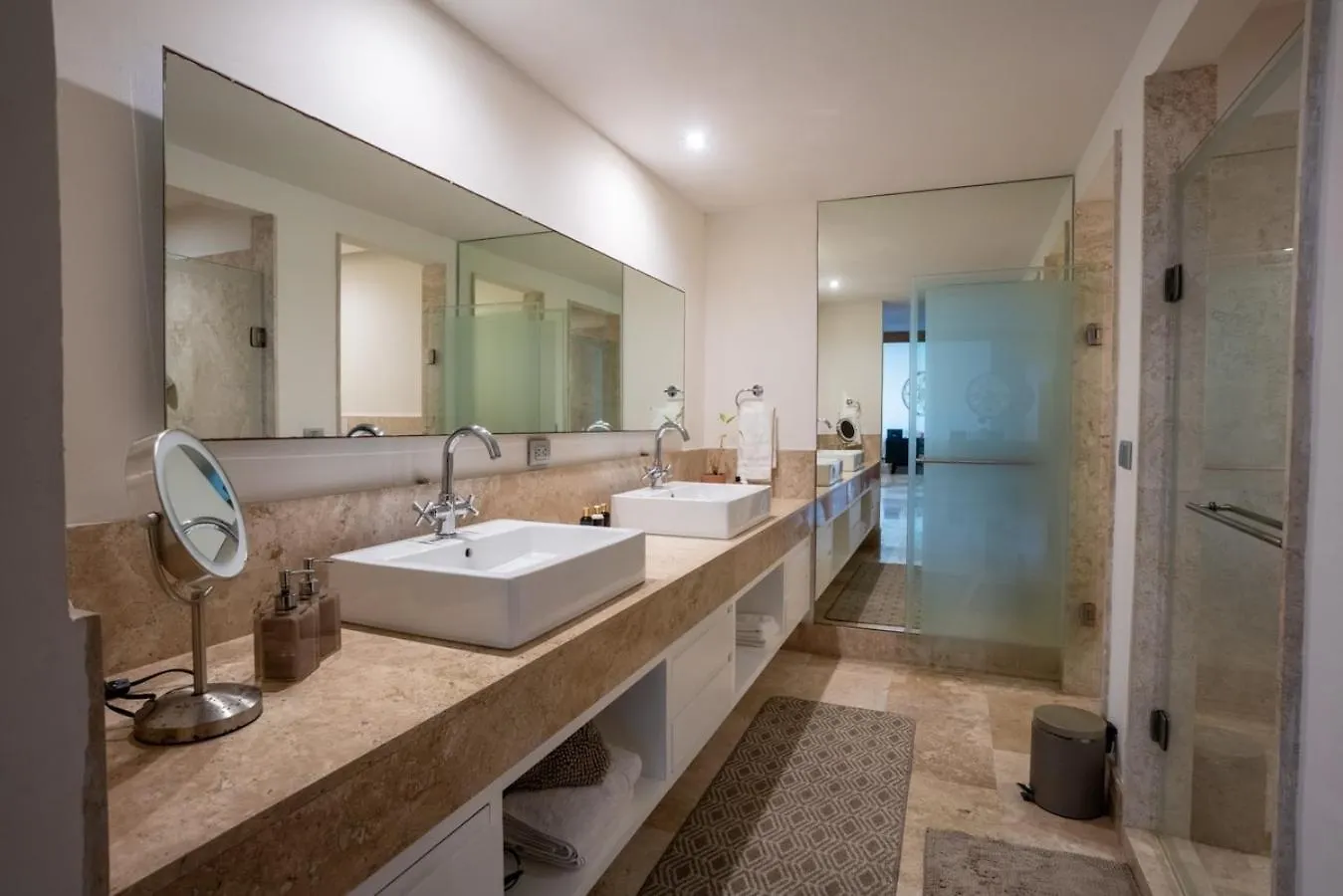 2Br Beachfront Exclusive Condo W/ Top Features Cancun 0*,