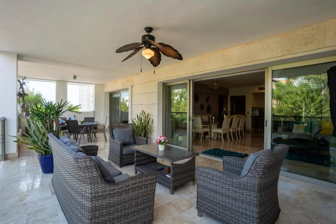 2Br Beachfront Exclusive Condo W/ Top Features Cancun