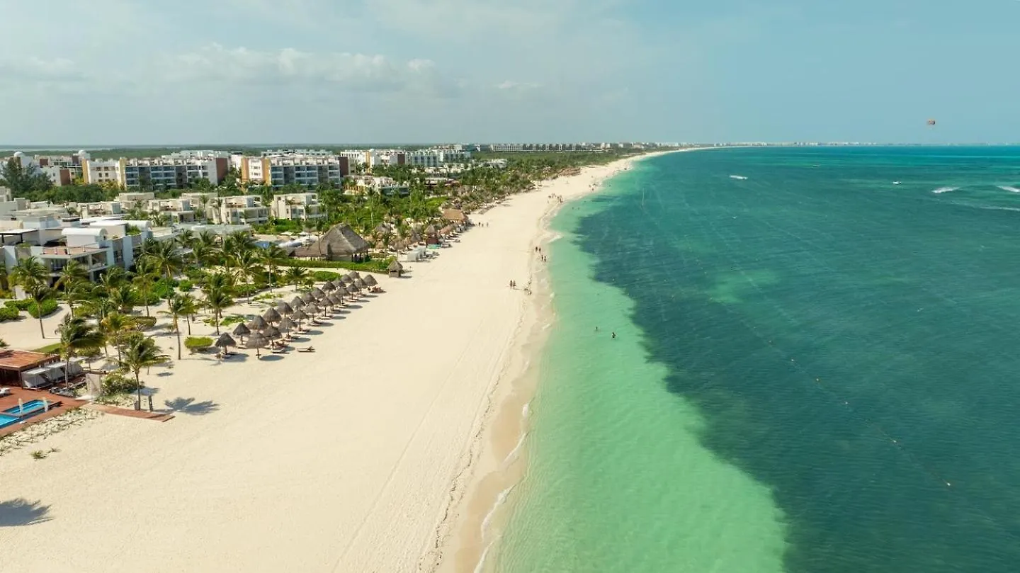 2Br Beachfront Exclusive Condo W/ Top Features Cancun Apartment