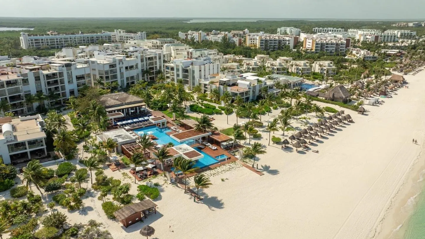 2Br Beachfront Exclusive Condo W/ Top Features Cancun Apartment