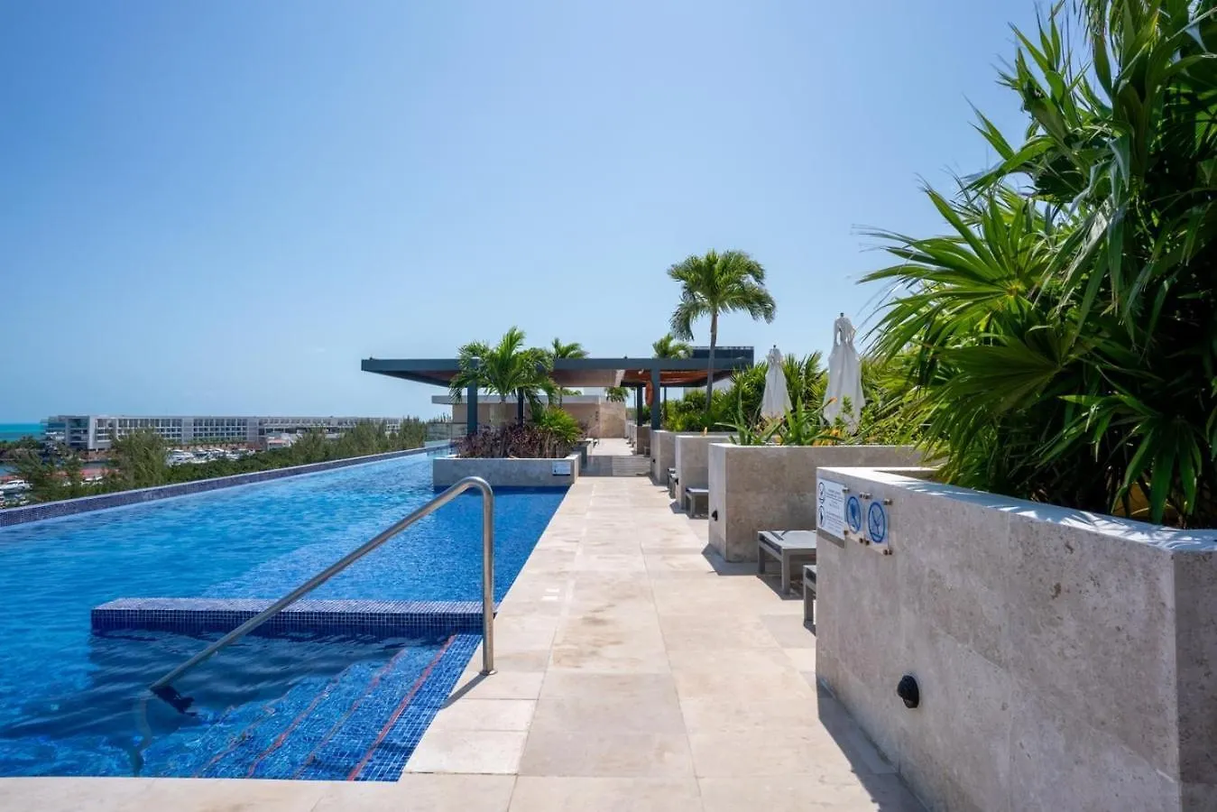 Apartment 2Br Beachfront Exclusive Condo W/ Top Features Cancun