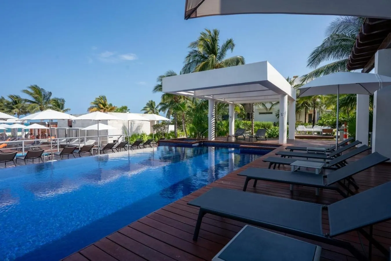 Apartment 2Br Beachfront Exclusive Condo W/ Top Features Cancun