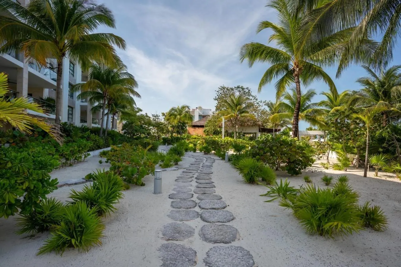 2Br Beachfront Exclusive Condo W/ Top Features Cancun Apartment
