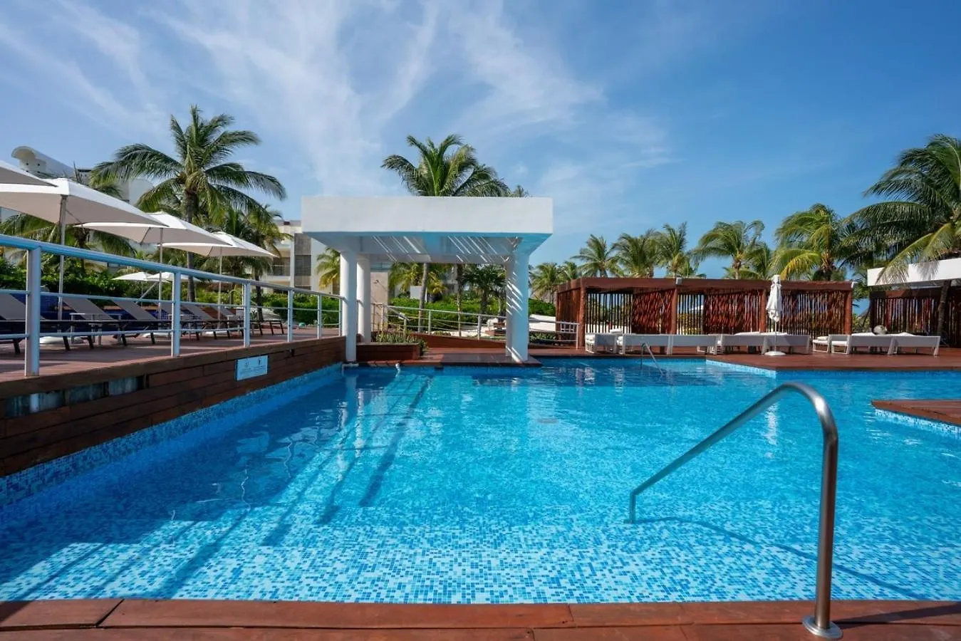 2Br Beachfront Exclusive Condo W/ Top Features Cancun Mexico